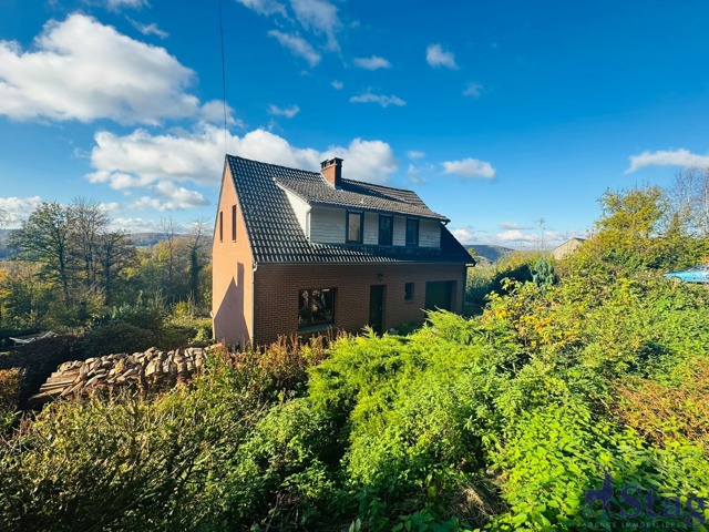 Villa 4 chambres à rénover avec terrain à bâtir