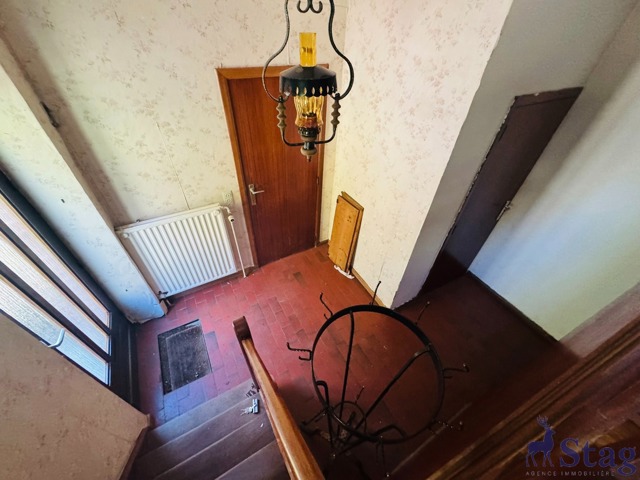 Villa 4 chambres à rénover avec terrain à bâtir