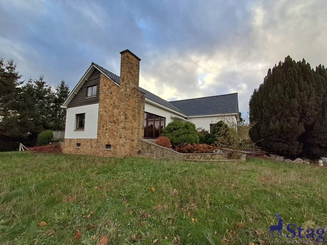 Villa de plain-pied, 3 chambres, caves et grenier