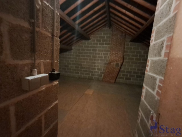 Deux combles à aménager en deux appartements une chambre