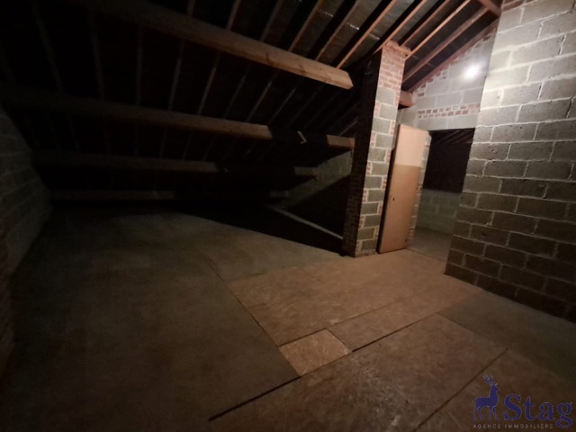 Deux combles à aménager en deux appartements une chambre