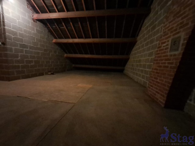 Deux combles à aménager en deux appartements une chambre