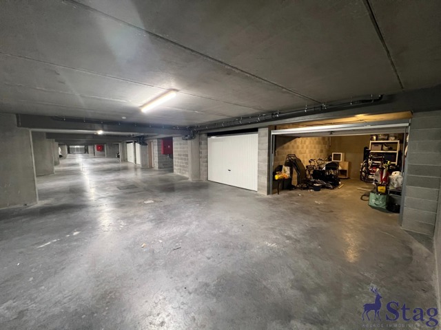 Appartement 2 chambres, terrasse, box garage, parking, cave