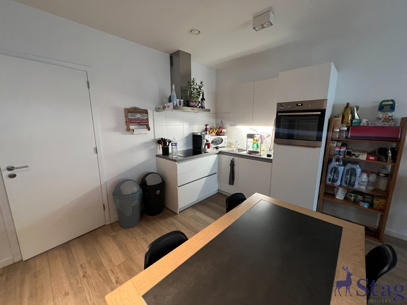 Appartement 1 chambre, rez-de-chaussée, terrasse et parking