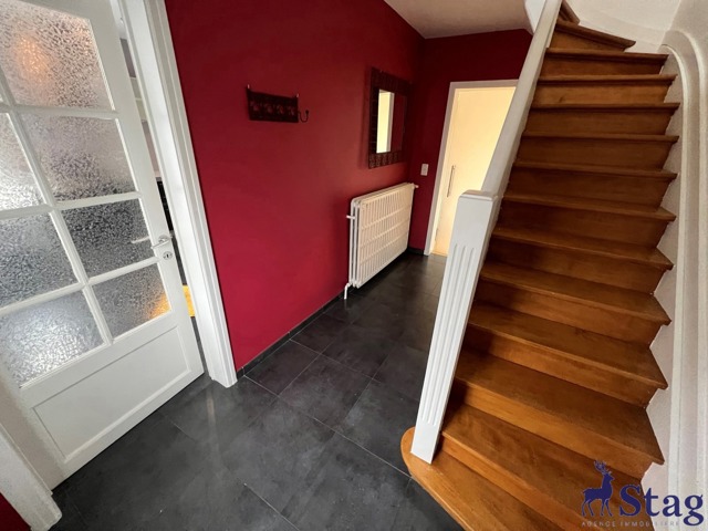 Villa 3 chambres rénovée avec bureau, garages et caves