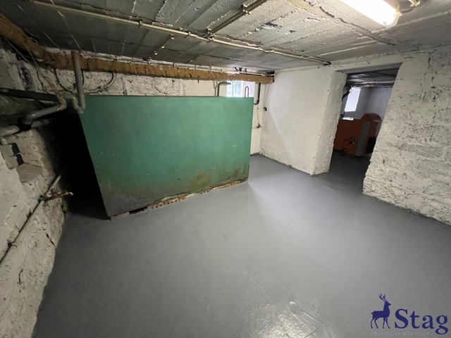 Villa 3 chambres rénovée avec bureau, garages et caves