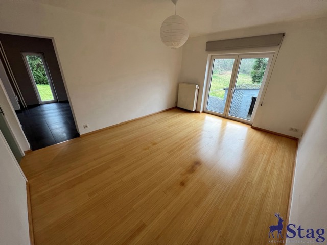 Villa 3 chambres rénovée avec bureau, garages et caves