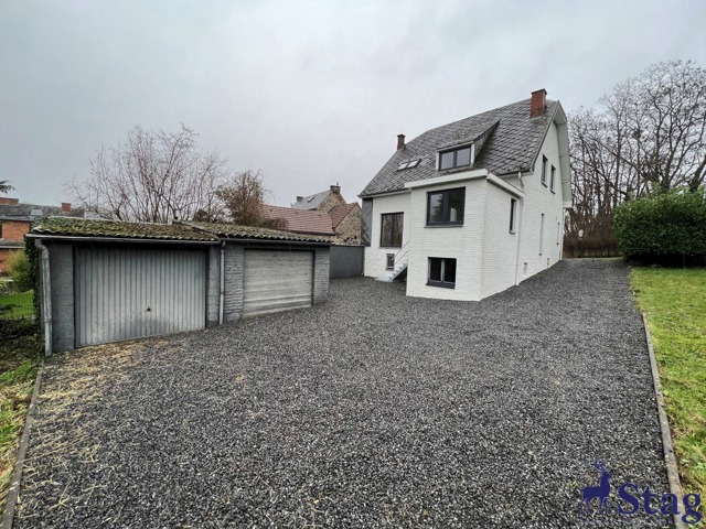 Villa 3 chambres rénovée avec bureau, garages et caves