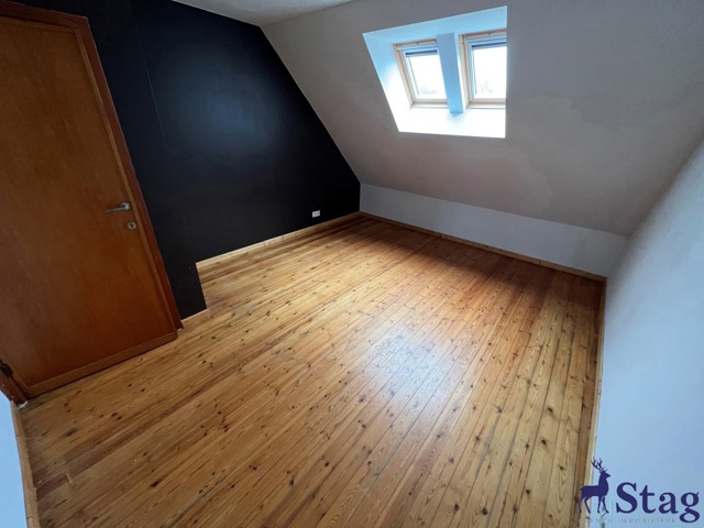 Villa 3 chambres rénovée avec bureau, garages et caves