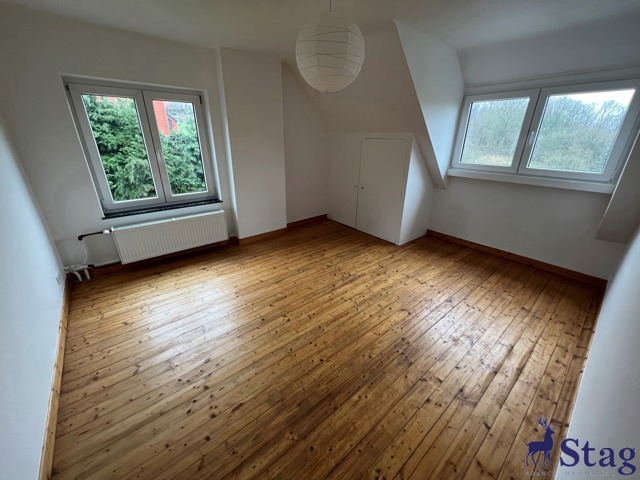 Villa 3 chambres rénovée avec bureau, garages et caves