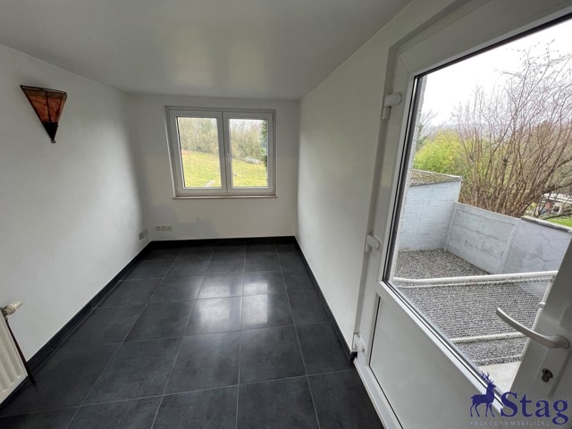 Villa 3 chambres rénovée avec bureau, garages et caves