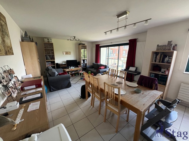 Spacieux appartement 2 chambres, terrasse, parking et cave