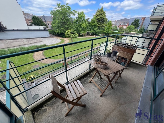 Spacieux appartement 2 chambres, terrasse, parking et cave