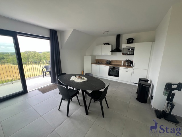 Agréable appartement 2 chambres, terrasse, parking et cave