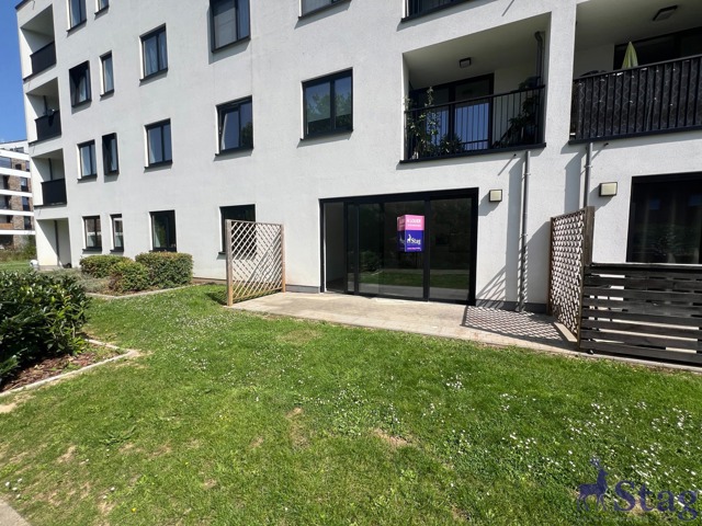 Bel appartement au rez 2 chambres terrasse, parking et cave