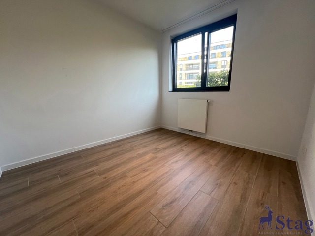 Bel appartement au rez 2 chambres terrasse, parking et cave