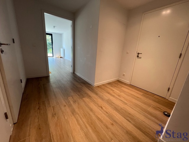 Bel appartement au rez 2 chambres terrasse, parking et cave