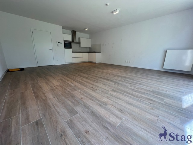 Bel appartement au rez 2 chambres terrasse, parking et cave
