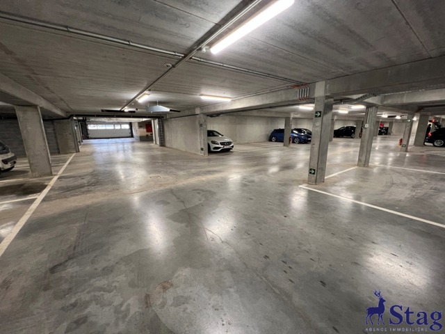 Bel appartement au rez 2 chambres terrasse, parking et cave
