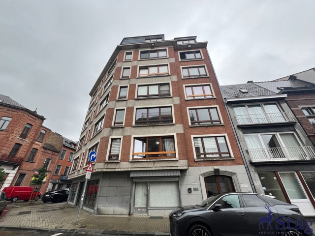 Studio parfait état au 1er étage avec cave