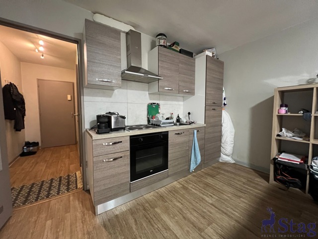 Studio parfait état au 1er étage avec cave