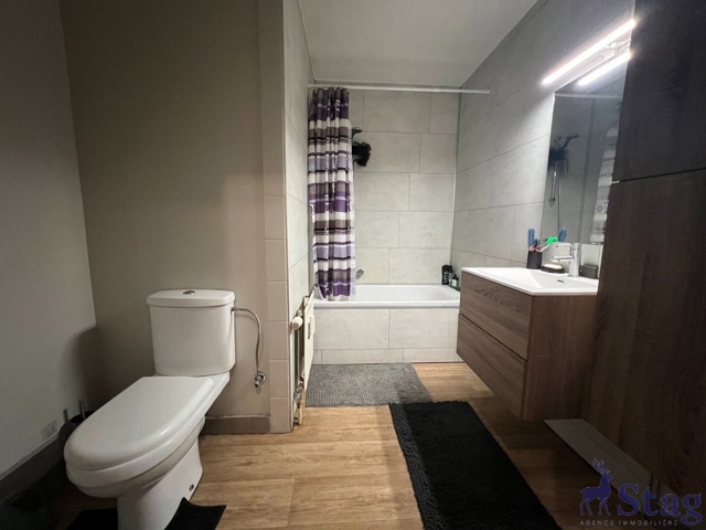 Studio parfait état au 1er étage avec cave