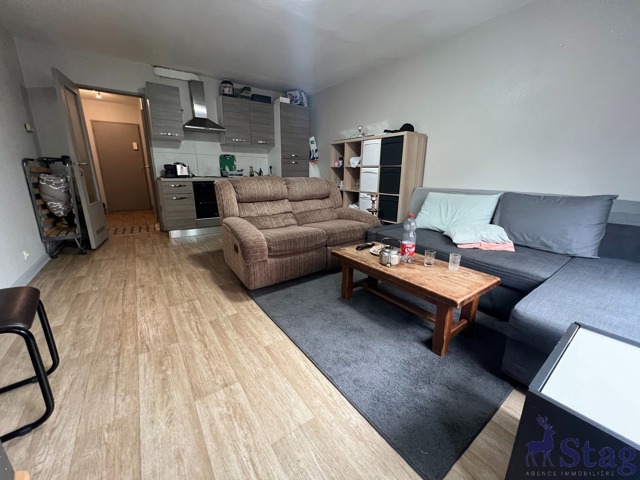 Studio parfait état au 1er étage avec cave