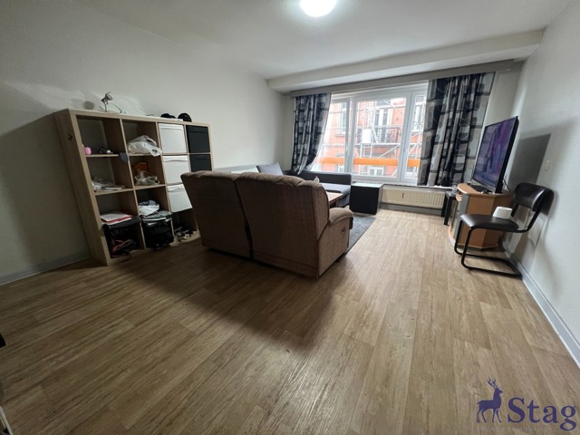 Studio parfait état au 1er étage avec cave