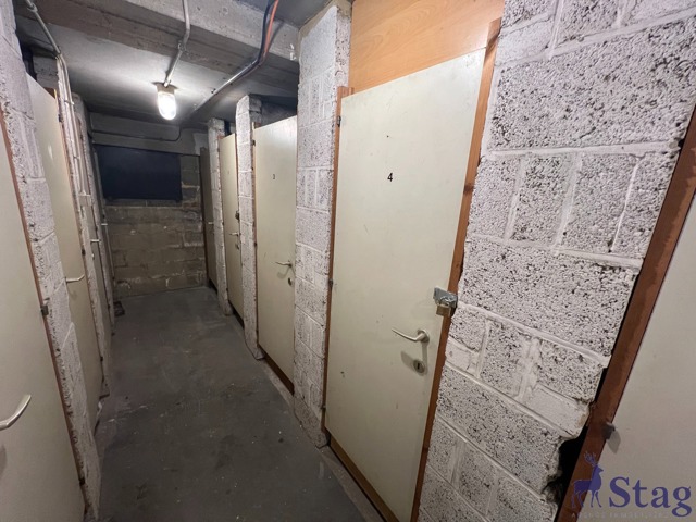 Studio parfait état au 1er étage avec cave