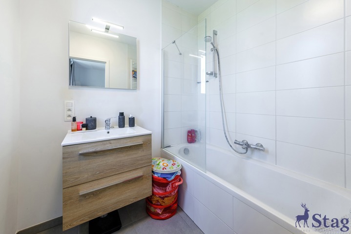 Bel appartement 1 chambre avec terrasse, parking et cave