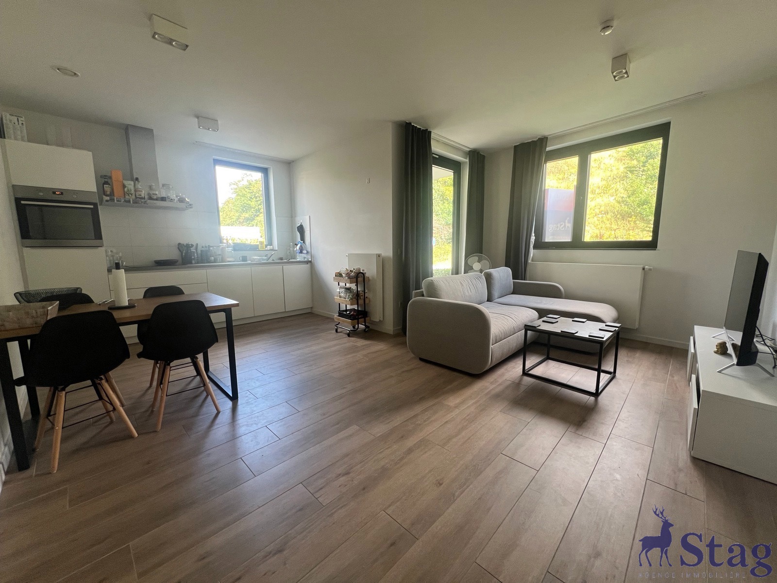 Bel appartement 1 chambre avec terrasse, parking et cave