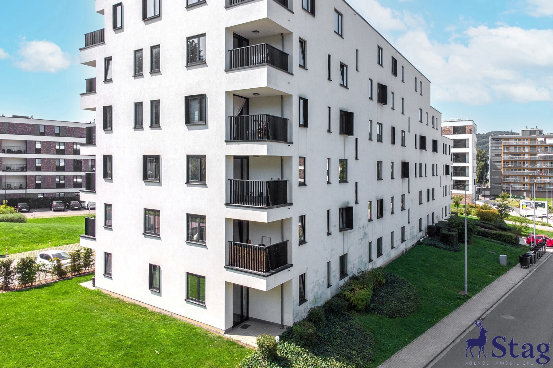 Bel appartement 1 chambre avec terrasse, parking et cave