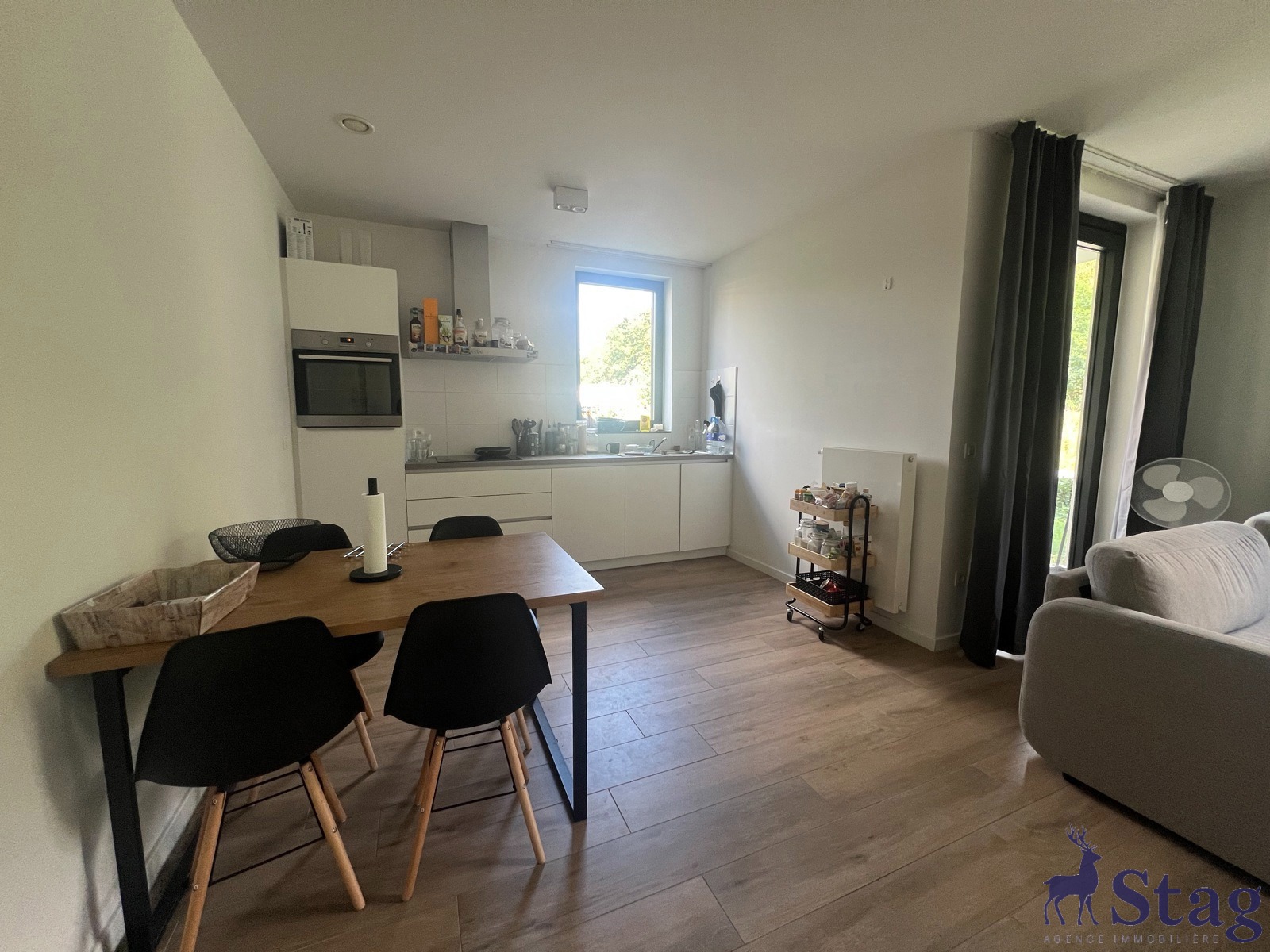 Bel appartement 1 chambre avec terrasse, parking et cave