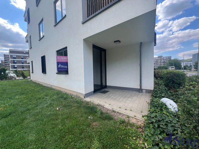 Bel appartement 1 chambre avec terrasse, parking et cave