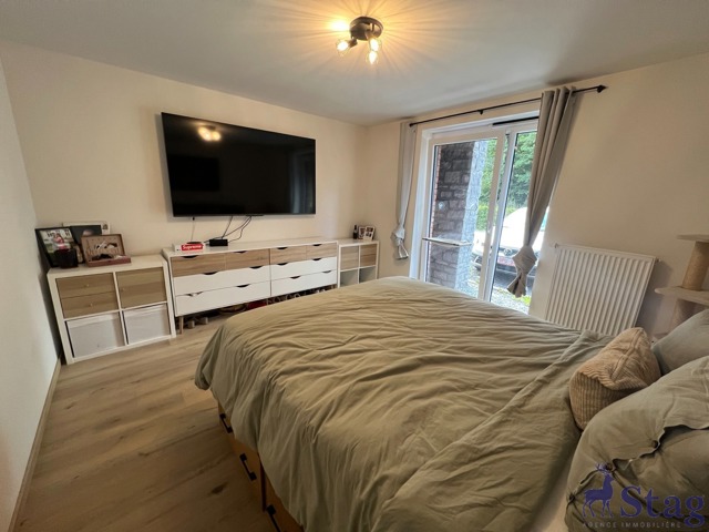 Appartement rez-de-chaussée, 2 chambres, terrasse, parking