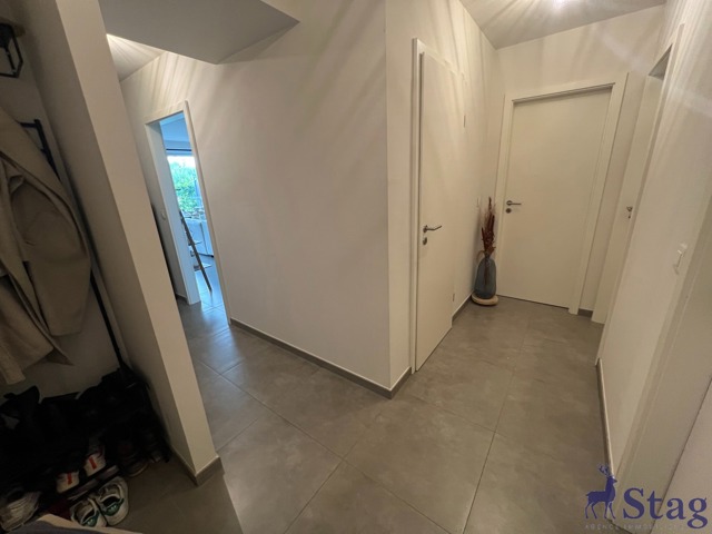 Appartement rez-de-chaussée, 2 chambres, terrasse, parking