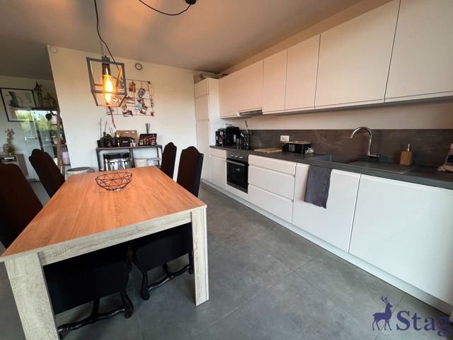 Appartement rez-de-chaussée, 2 chambres, terrasse, parking