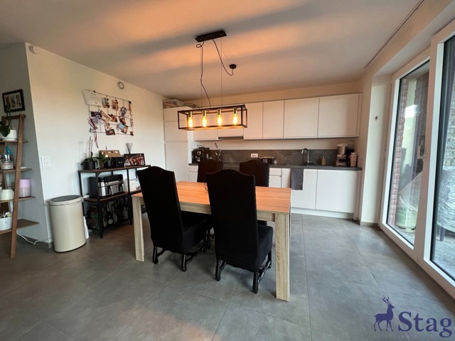 Appartement rez-de-chaussée, 2 chambres, terrasse, parking