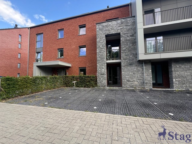 Appartement rez-de-chaussée, 2 chambres, terrasse, parking