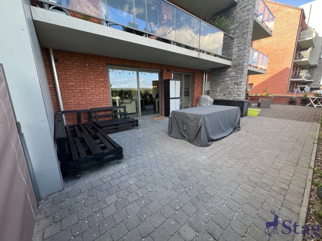 Appartement rez-de-chaussée, 2 chambres, terrasse, parking