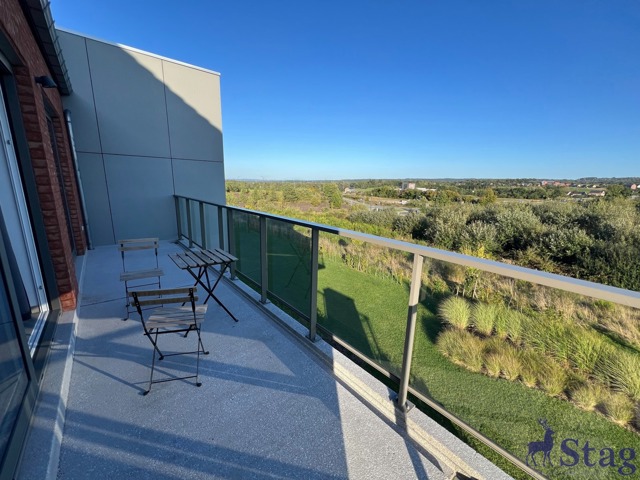 Duplex 3 chambres, bureau, terrasse, box garage et parking