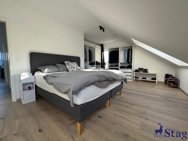 Duplex 3 chambres, bureau, terrasse, box garage et parking