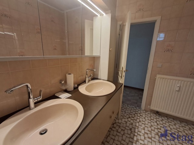 Bel appartement traversant de 3 chambres, cave et grenier