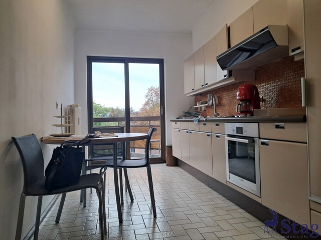 Bel appartement traversant de 3 chambres, cave et grenier