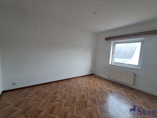Bel appartement traversant de 3 chambres, cave et grenier