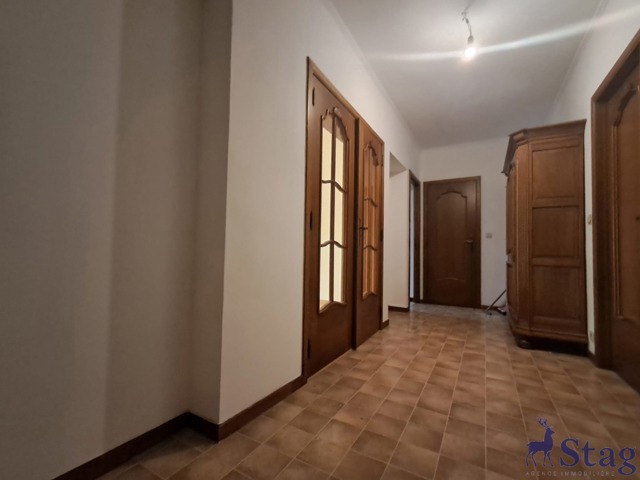 Bel appartement traversant de 3 chambres, cave et grenier