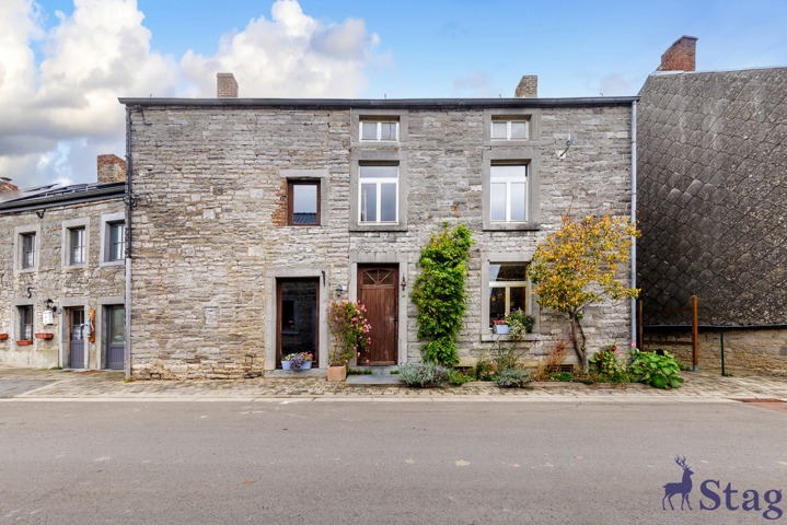 Maison de caractère en pierre, 5 chambres, grenier, jardin