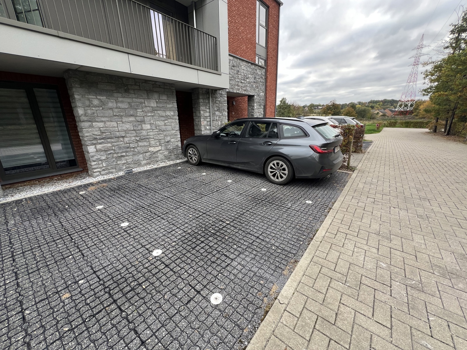 Appartement 2 chambres, terrasse, parking et box garage