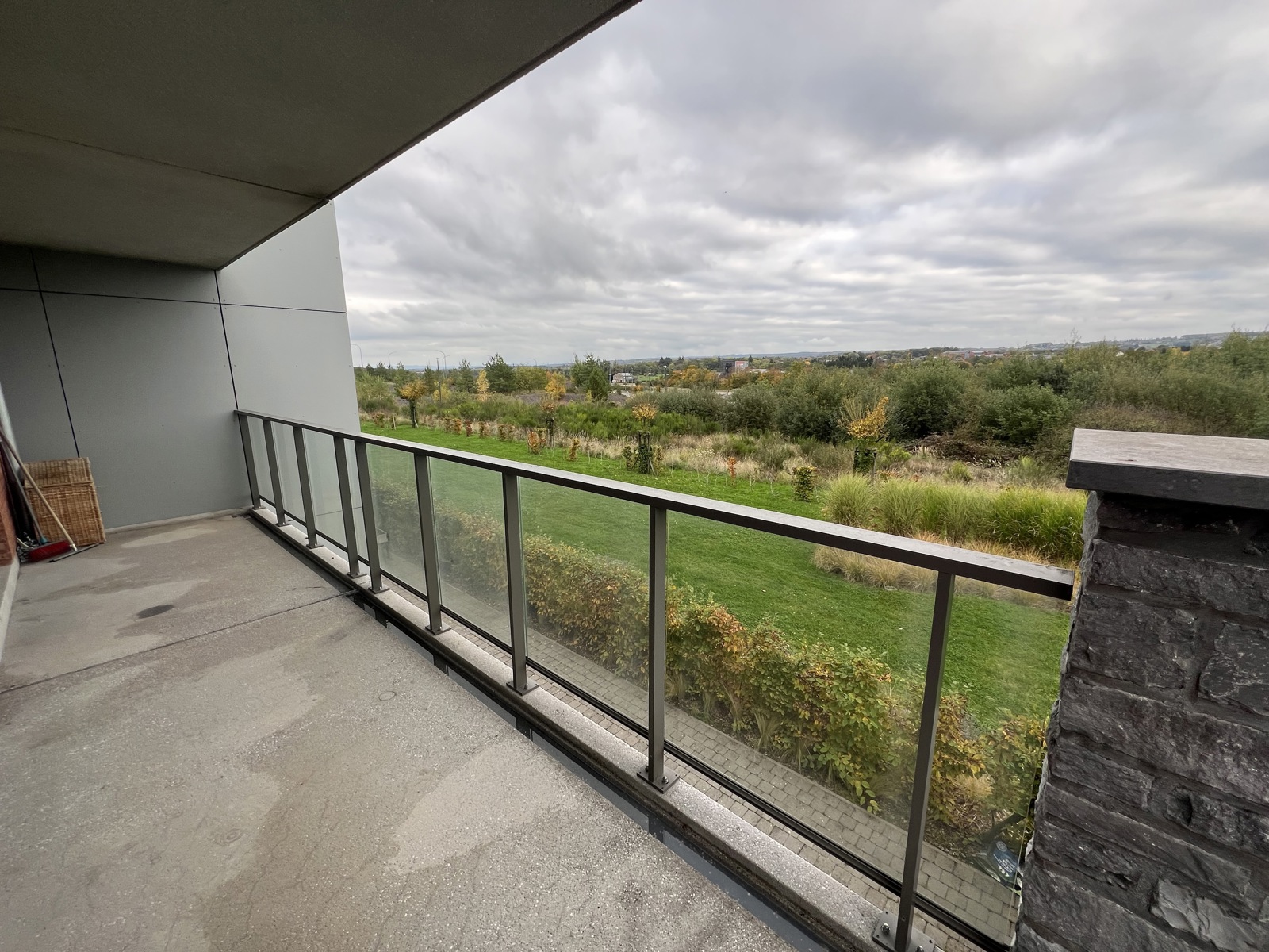 Appartement 2 chambres, terrasse, parking et box garage