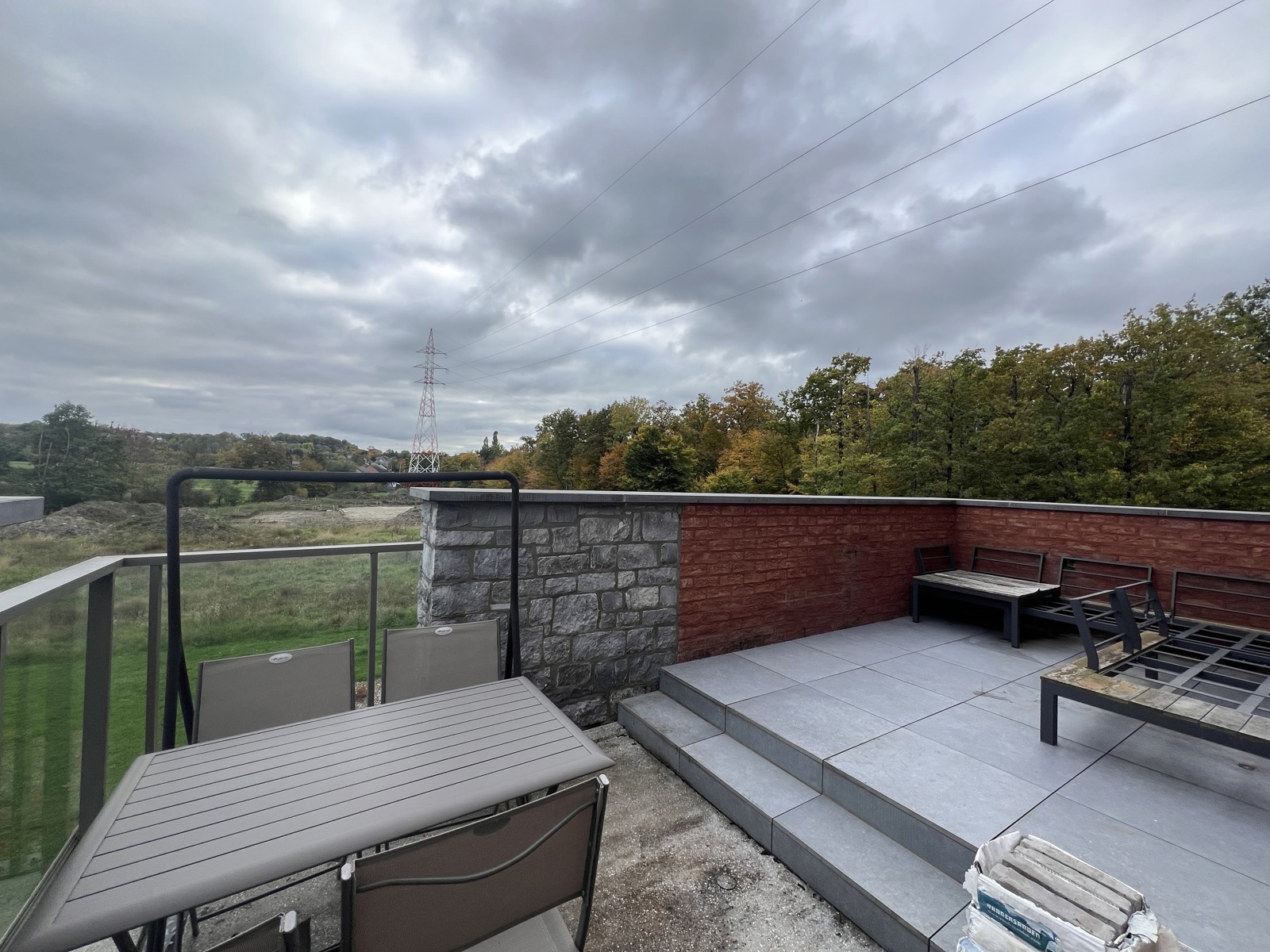 Appartement 2 chambres, terrasse, parking et box garage